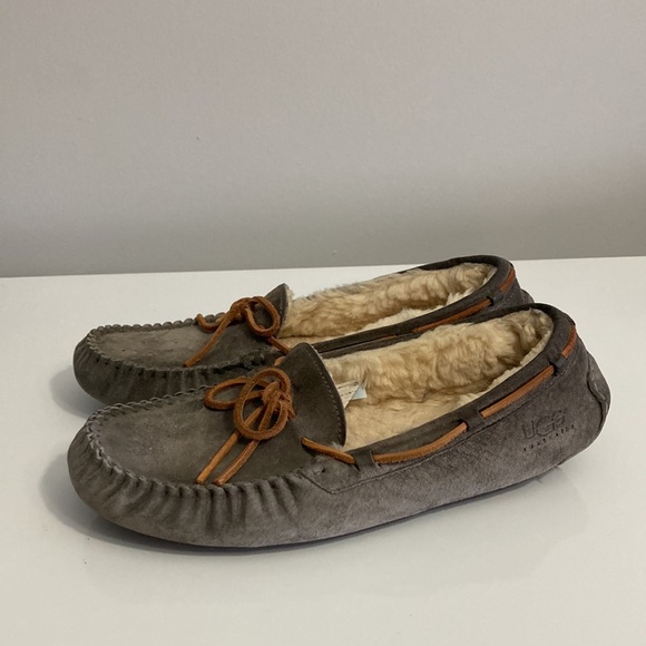 UGG Australia Women's Dakota Slippers - Picture 7 of 16